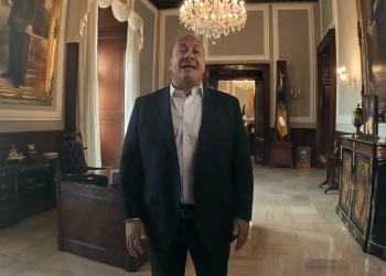 Enrique Alfaro no va por “la grande”
