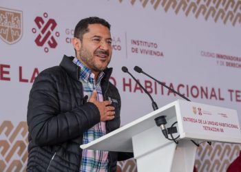Martí Batres encabezó la entrega de una nueva unidad habitacional 