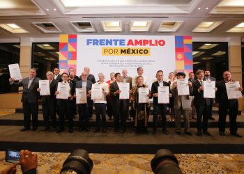 Se baja aspirante presidencial del Frente Amplio por México
