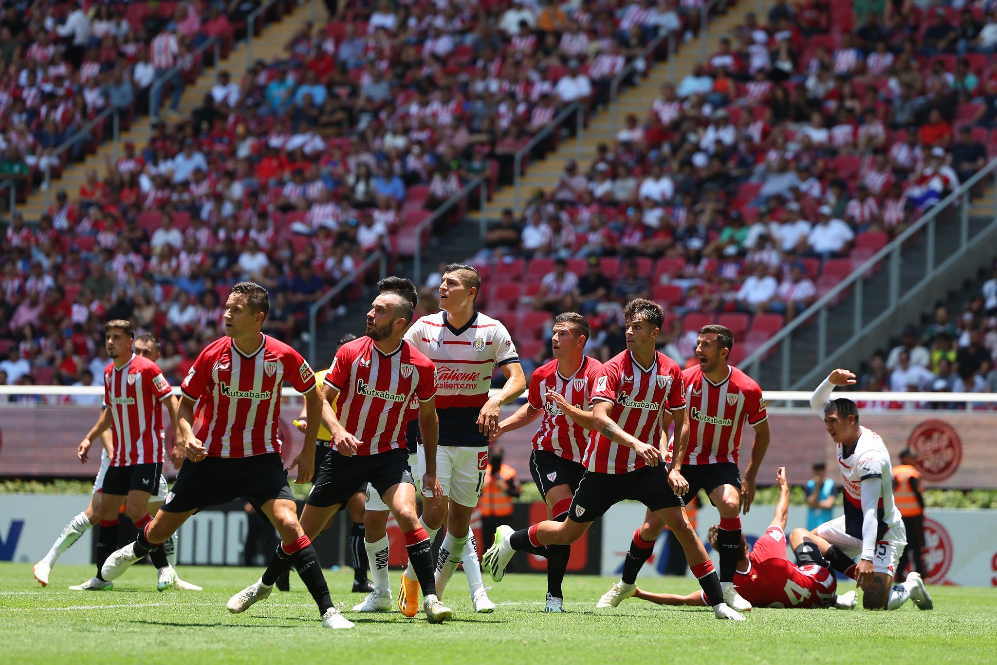 Chivas de Guadalajara jugaría ante Athletic de Bilbao en la