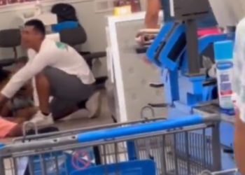 Un muerto y dos heridos deja tiroteo en tienda de autoservicio