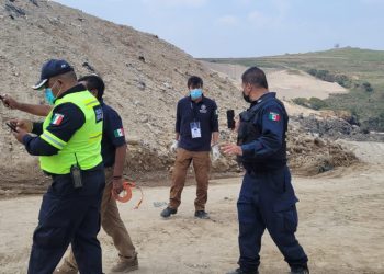Tres personas atrapadas por deslizamiento de basura en tiradero de Naucalpan