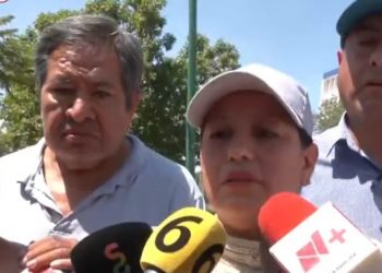 Esto piden los padres de pareja que agredió a maestra en un kínder