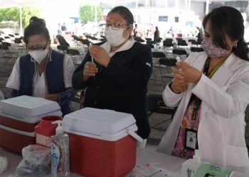 Te contamos cuándo iniciará la vacunación contra COVID e influenza