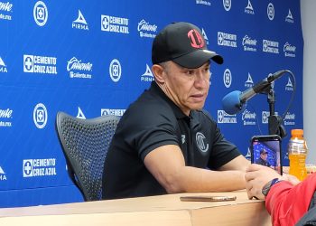 Llevarnos el triunfo ante Cruz Azul tiene un gran mérito: Nacho Ambríz