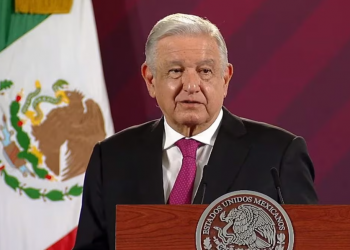 Entrega AMLO informa sobre antecedentes de funcionario vinculado a García Luna