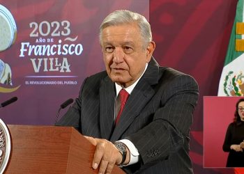 López Obrador promete justicia en el caso de la niña que murió aplastada por un elevador en el IMSS
