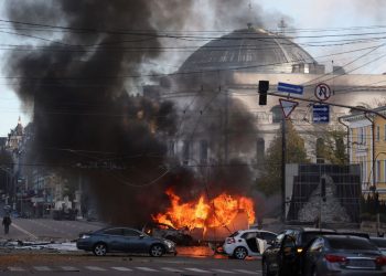 Ucrania prosigue ataques en el sur