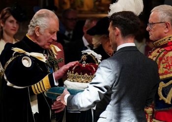 Rey Carlos III recibe los Honores de Escocia