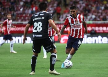 Chivas vence a Necaxa en el arranque de la jornada 3