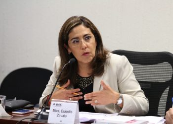 ¿Por qué el INE ordenó a Morena suspender actos públicos abiertos de sus aspirante? Una especialista nos explica