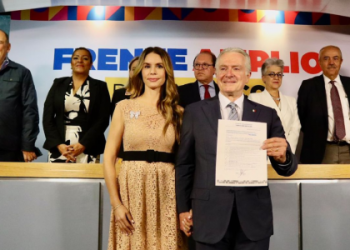 Santiago Creel se registra como aspirante a Responsable de la Construcción del Frente Amplio por México