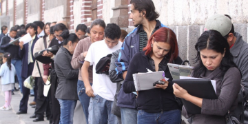 ¿Cuál es el sector de la población que ha sido más afectado por la crisis mundial?