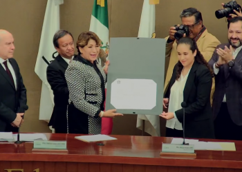 Delfina Gómez recibe constancia como gobernadora electa del Edomex