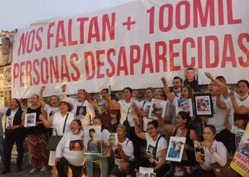 Hemos hecho todo, dice AMLO a madres de desaparecidos