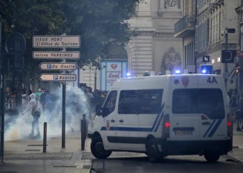 Francia se prepara para otra noche de altercados