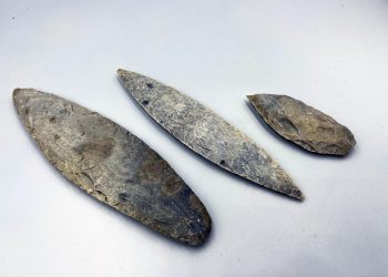 Arqueólogos descubren una ofrenda de 16 cuchillos prehispánicos en Yucatán