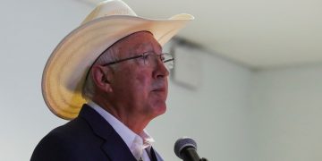 ¿Qué se requiere para frenar la migración irregular? Esto dijo Ken Salazar