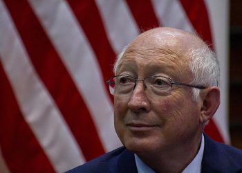El embajador Ken Salazar destacó las sanciones contra este cártel, acá sus palabras