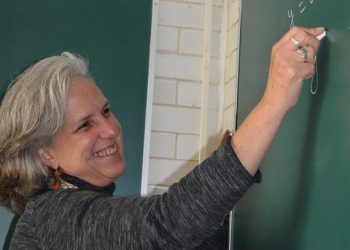 Lo que resalta en los libros de primer año de primaria es la ausencia de matemáticas, además cuenta con errores: Experta