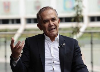 Miguel Ángel Mancera se registra como aspirante a responsable para la construcción del Frente Amplio por México