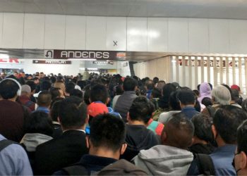 Esta es la línea del Metro colapsada por máxima afluencia