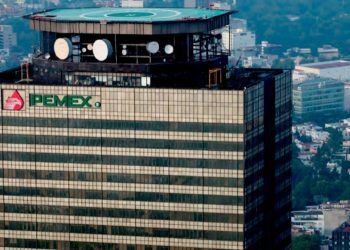 Las ganancias de Pemex caen un 66.8% en el primer semestre
