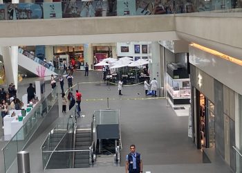 Reportan probable suicidio de una persona al interior de plaza Reforma 222