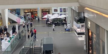 Reportan probable suicidio de una persona al interior de plaza Reforma 222