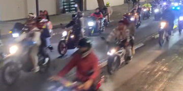 Regresan las caóticas rodadas de motos en CDMX