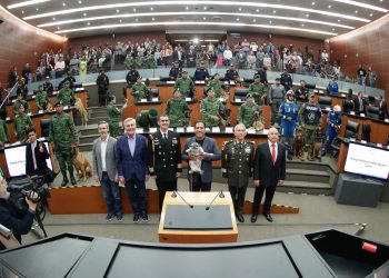 Senado celebra Día del Perro con reconocimiento a binomios caninos de Fuerzas Armadas y otras corporaciones