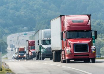 Amagan transportistas con paralizar las carreteras del país, si no se reconsideran medidas hacendarias