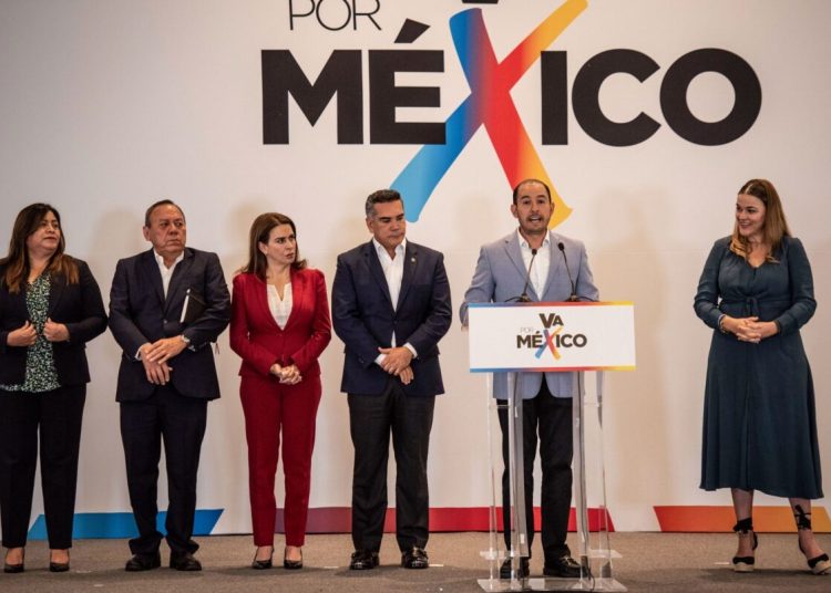 CIUDAD DE MÉXICO, 05JUNIO2023.- Jesús Zambrano, Carolina Viggiano Austria, Alejandro Moreno Cárdenas, y Marko Cortés, hablaron sobre los resultados electorales del día de ayer en Coahuila y el Estado de México, ahí reiteraron que la alianza Va x México competirá en las elecciones presidenciales y definirán a su candidata o candidato el próximo mes. FOTO: PEDRO ANZA/CUARTOSCUR.COM