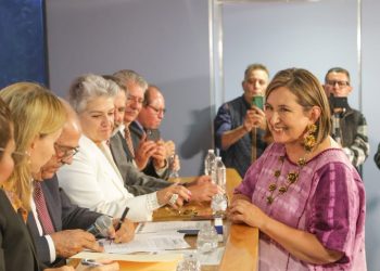 Xóchitl Gálvez se registra para contender por candidatura presidencial del Frente Amplio por México
