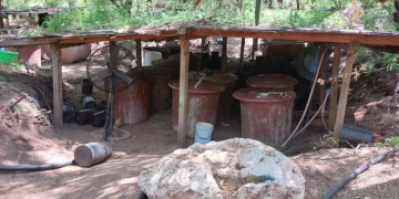 Aseguran narcolaboratorio de grandes dimensiones en sierra de Sonora