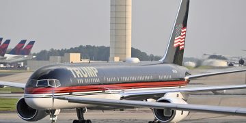 Trump se entregó en Georgia por el caso de Condado de Fulton