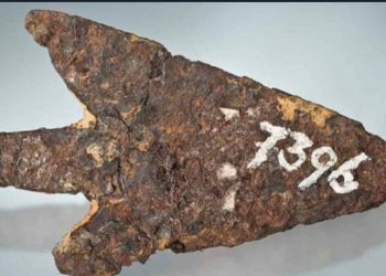 Hallan lanza prehistórica creada con material extraterrestre