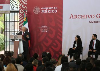 López Obrador celebra 200 años del Archivo General con promesa