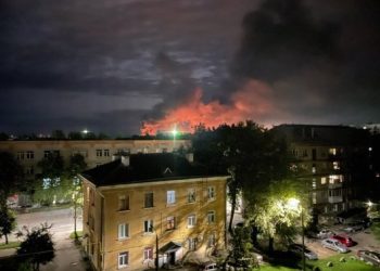 Aeropuerto de Rusia es atacado con drones