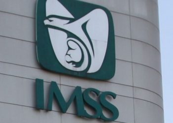 Siete personas quedan atrapadas en elevador del IMSS en Monclova