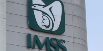 Siete personas quedan atrapadas en elevador del IMSS en Monclova