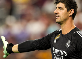 Compañeros del Real Madrid arropan a Thibaut Courtois
