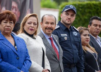 Entrega Pedro Rodríguez uniformes, chalecos balísticos y constancias a policías de Atizapán de Zaragoza