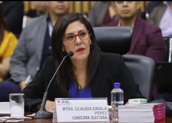 INE se lanza contra aspirante presidencial del Frente opositor