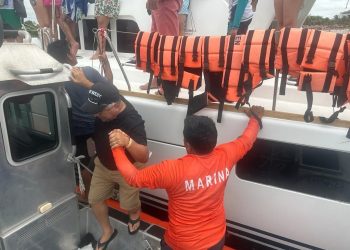 Marina Rescata a 23 personas en inmediaciones de Mahahual, Quintana Roo