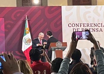 AMLO anuncia acuerdo por más de 800 mdp en compra de Mexicana de Aviación