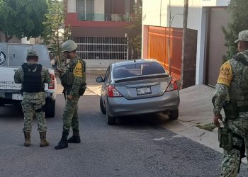 Grupo armado irrumpe en vivienda, secuestra a cuatro jóvenes en Culiacán