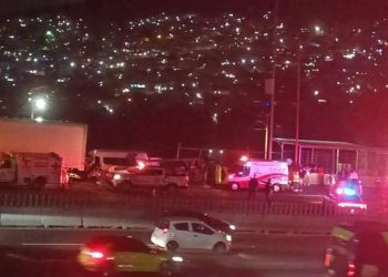 Siete lesionados por choque de “combi” contra tráiler en la México-Pachuca