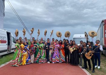 Mexicanos triunfan en la danza en Polonia, Bulgaria y Rumania.