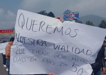 Bloqueo en la México – Toluca, acusan a Reserva Santa Fe de cierre de camino vecinal